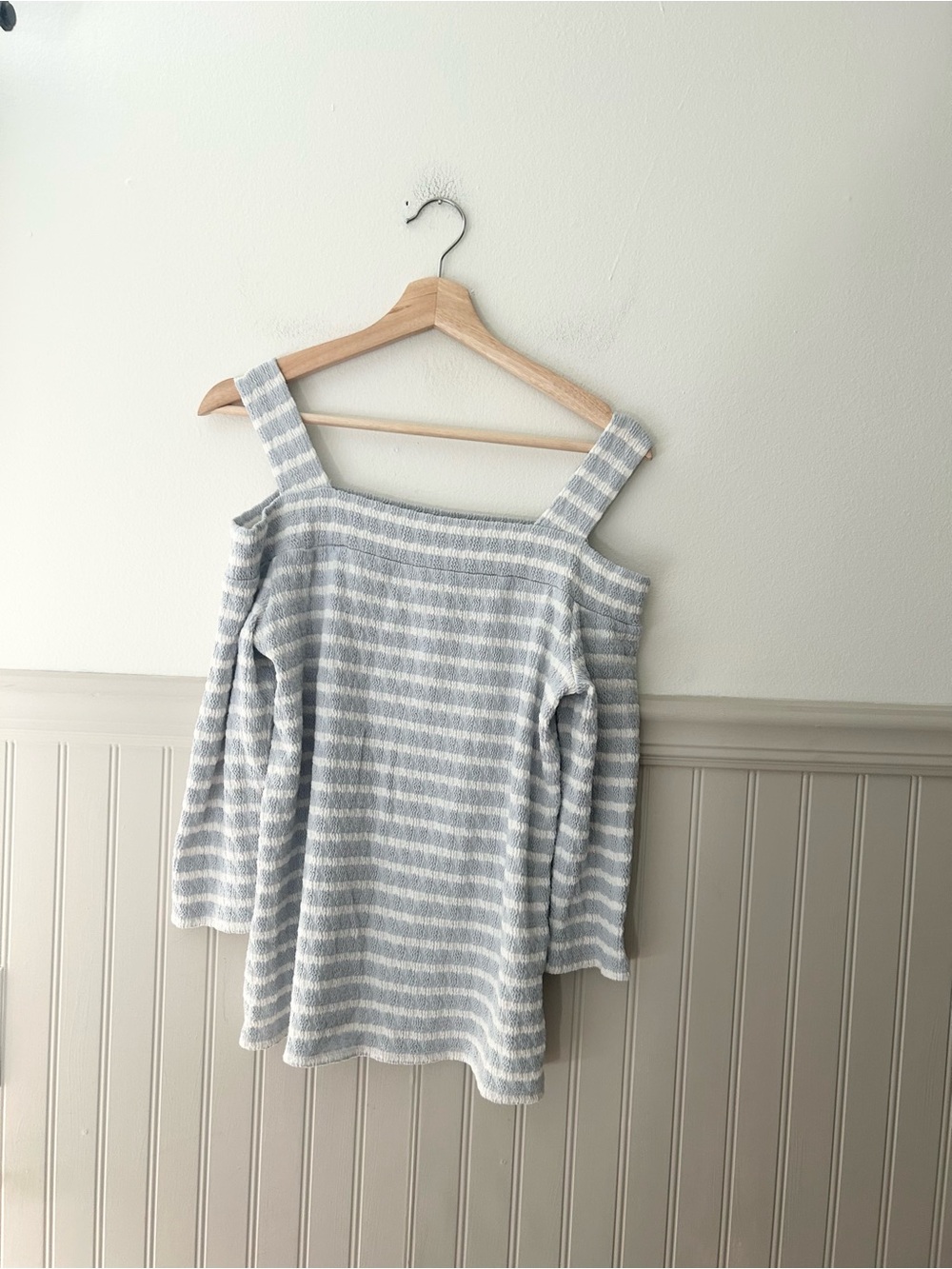 Kut from the Kloth Striped Cold Shoulder Top Blue White Size Small